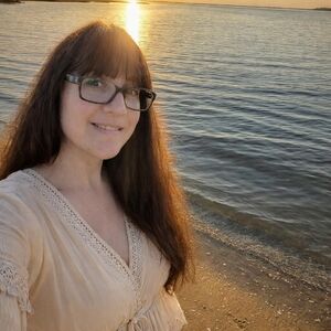 Meet your Posher, Efi